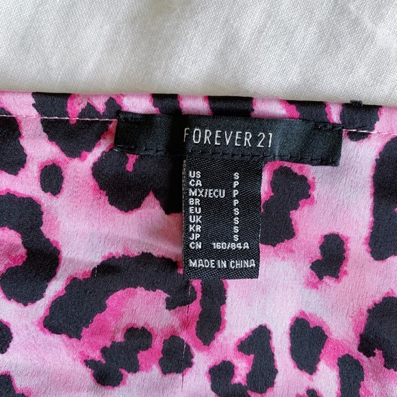 Pink Cheetah Satin Tie-Back Crop Top - Picture 3 of 4